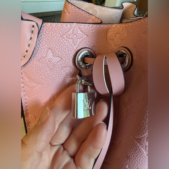 LV Muria Embossed Pink Bucket Bag Branded Handle, Jasmin Monogram Crossbody New - Picture 7 of 17